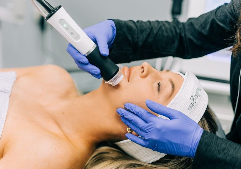 Woman receiving an OxyGeneo Facial